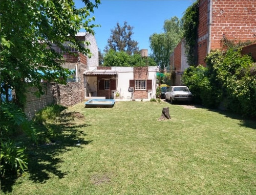 Casa Con Patio, Jardín Y Garaje + Departamento 3 Ambientes Al Fondo, Ubicado En San Justo, Partido De La Matanza.