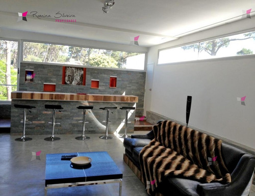 Moderna Casa San Rafael- Ref: 9266