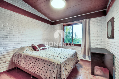 Imagen 15 de 24 de San Francisco, Piriápolis. Casa En Venta, Muy Buena Construcción Tradicional. Tres Cuadras De La Playa.