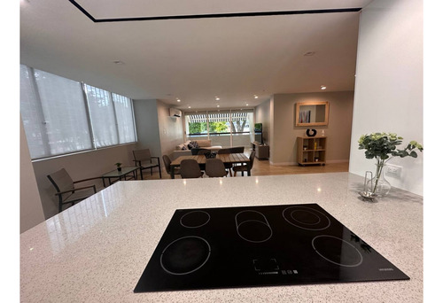 Apartamento En Venta Remodelado En Altamira Con Balcón