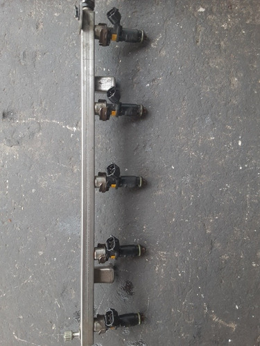 Riel Inyectores Con Inyectores Jetta Bora Beetle 2.5lts (Usado)