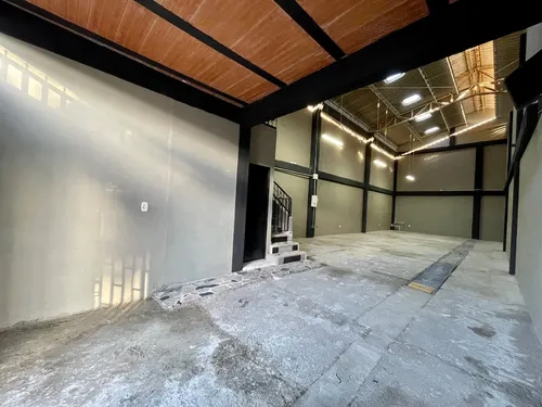 Bodega Con Local En Arriendo