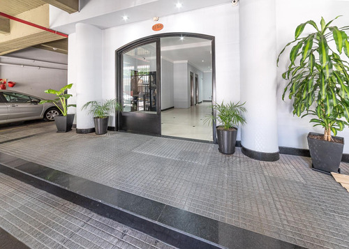 Venta Departamento Dos Ambientes En Florees Con Cochera