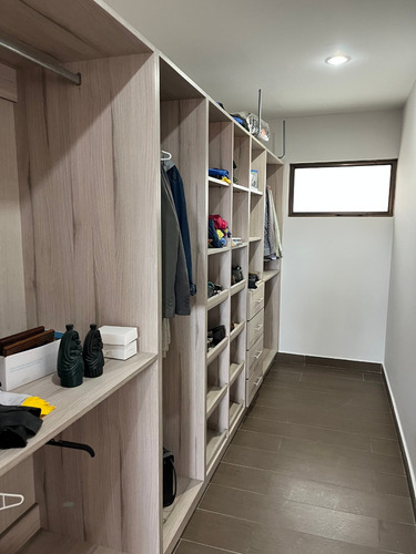 Vendo Casa En Residencial Los Crotos, San Pablo Heredia, Con Patio Muy Amplio, Casa Es Muy Iluminada Y Ventilada, Todas Las Áreas Son Muy Espaciosas Tanto Sociales Como Las Habitaciones