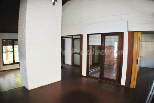 Imagen 2 de 11 de En Venta Casa De Cuatro Dormitorios Colonia Del Sacramento