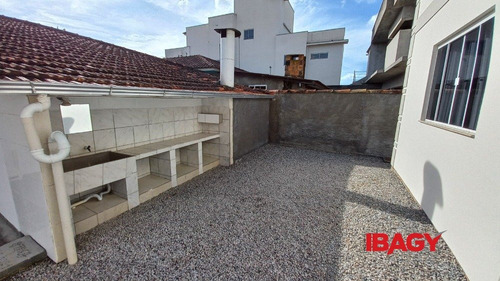 Imagem 4 de 10 de Excelente Casa 1 Dormitorio(s) Em Aririu - Palhoca - L-115555