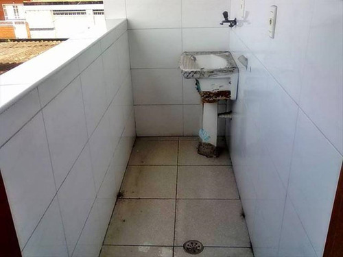 Imagem 26 de 30 de Lindo Sobrado Novo Muito Grande E Ótimo Acabamento Com Janelas E Pórtão Em Alumínio Na Cor Branco Próximo Ao Mercado Dia Escolas Ponto De Ônibus E Lotação Padaria Farmácia E Feira Livre. - Hm1257