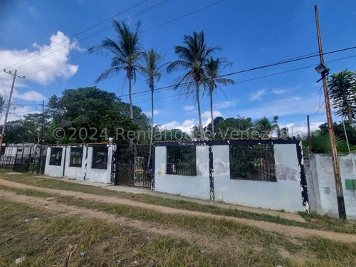 Carlos Colmenarez Vende Granja Amoblada Con Casa Principal De 4hab,3bñ,estacionamiento Multiple,casa De Encargado,deposito,a/a Entodas Las Hab,cocinas Dentro Y Fuera Con Parrillera A Gas Corrales,gall