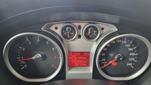 Ford Focus Focus Hatch Ghia 2.0 16V Duratec (Aut)
