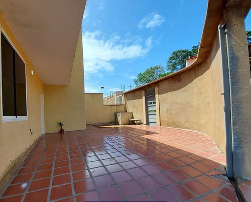 Imagen 2 de 9 de Townhouse En Venta - Urb. Jardín Europa Fh