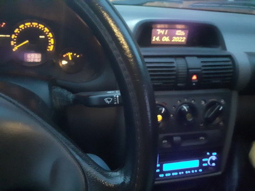 Imagen 3 de 11 de Chevrolet Corsa 1.4 Classic