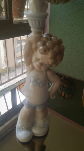 Figura De Lladro Porcelana Niño Con Antorcha Juegos Olimpico