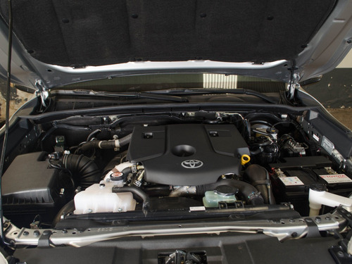 Imagen 15 de 20 de Toyota Hilux 2.8 Cd Srv 177cv 4x2