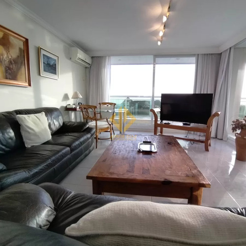 La Vista Desde El Balcón Y Desde La Habitación Principal Es Inmejorable