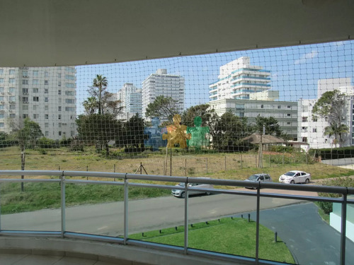 Vendo O Alquilo Apartamento De 3 Dormitorios Y Dependencia En Punta Del Este - Ref : Eqp3665