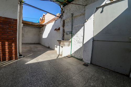Venta Casa A Reciclar Con Cochera Y Patio !