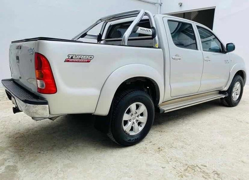 Imagen 1 de 9 de Toyota Hilux 2010 3.0 I Srv Cab Doble 4x2 Cuero