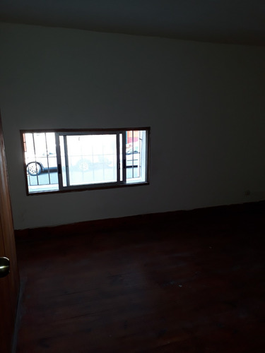 Imagen 7 de 14 de Casa Tres Cruces, 1 Dormitorio, Azotea. Alquiler: $ 16.000