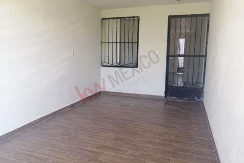 Imagen 2 de 25 de Casa Duplex En Las Bugambilias 3er Sector Totalmente Remodelada Excelentes Acabados 3 Recamaras Lista Para Habitar, Amplia Sala Comedor Concepto Abierto