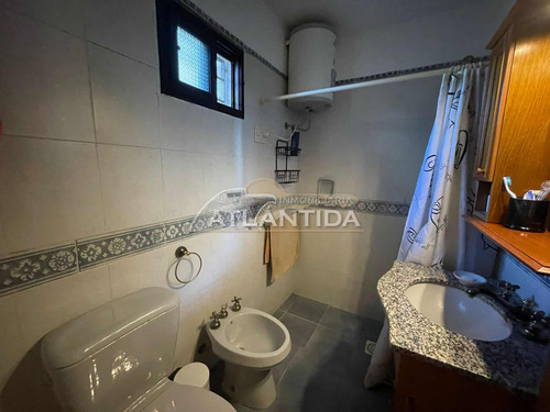 Hermosa Y Grande Casa A La Venta, Ubicada En Pinares Atlántida, 5 Dormitorios, 3 Baños, Frente Y Fondo. Inm Atlántida.