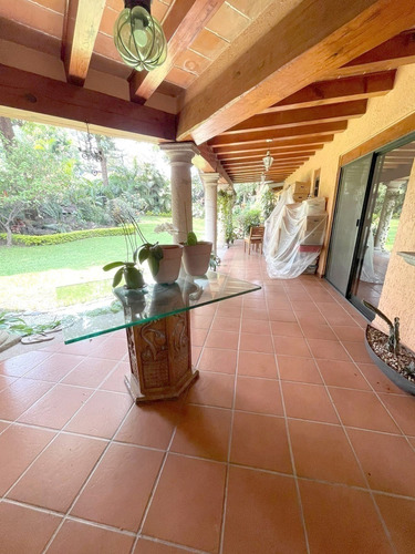 Venta Hermosa Casa En Cuernavaca Con Amplio Jardín