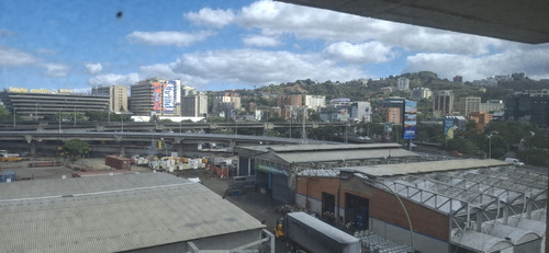 Jc - Edificio Comercial En Venta / Ideal Clínica / Oficinas / 6 Niveles. Ubicación Estratégica. El Rosal