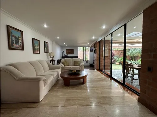 Excelente Casa Para La Venta, Sector Los Balsos, Poblado