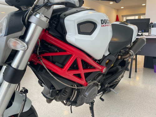 Imagen 14 de 18 de Ducati Monster 796 Abs