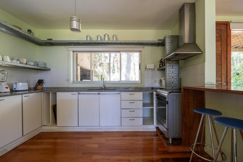 Casa 5 Ambientes C/dependencia Y Pileta. La Herradura. Pinamar Venta
