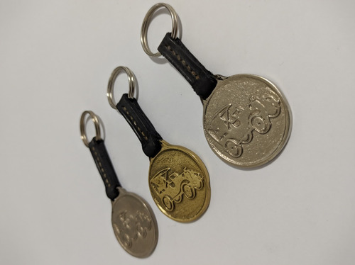 Llavero Auto Antiguo Bronce Con Cuero