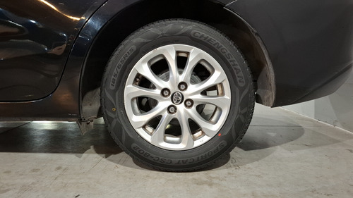 Toyota Yaris 1.5 R MID MT