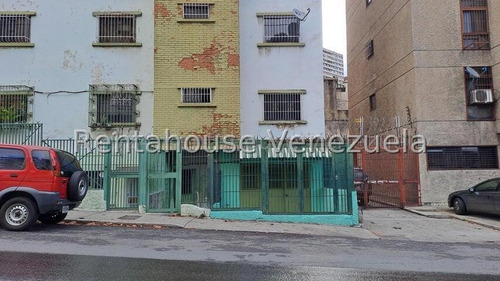 Bello Monte !! Local Comercial A Pie De Calle, 169,44 M2, 2 Baños, Área Operativa De 142 M2, Área Independiente De Oficina Con 26,79 M2, Entradas Por 2 Calles. Excelente Ubicación !!