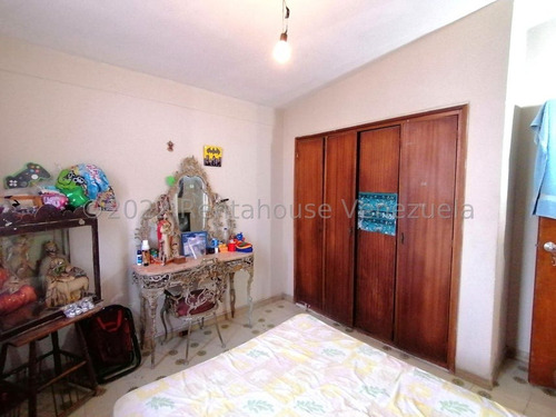 Dennymar, Vende Al Este De La Ciudad, Acogedora Casa Distribuida Armónicamente En 6hab, 4 Baños, Sala Comedor, Cocina, Ideal Para Acondicionar Y Personalizar A Gusto Propio, Contáctame Be557e