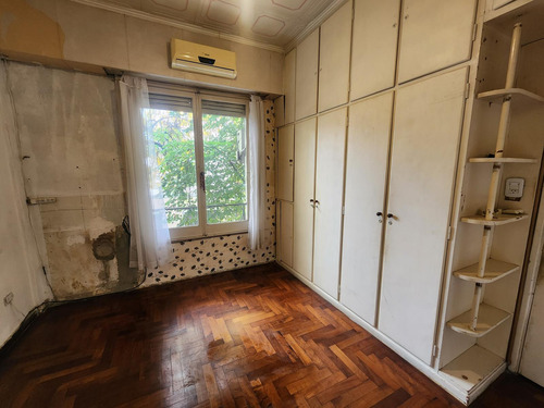 Oportunidad En Almagro. Departamento De 3 Ambientes Con Terraza De Uso Común.