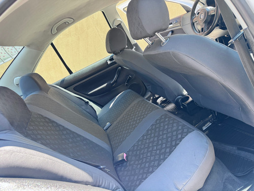 Volkswagen Jetta 2.0 L4 Mt