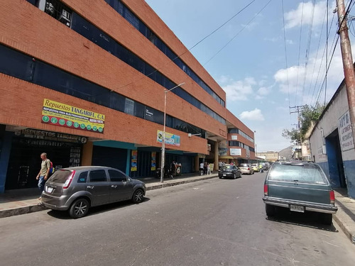 Ocal Comercial Ubicado Centro Comercial Profesional Valencia Center. Parroquia Candelaria. Valencia.