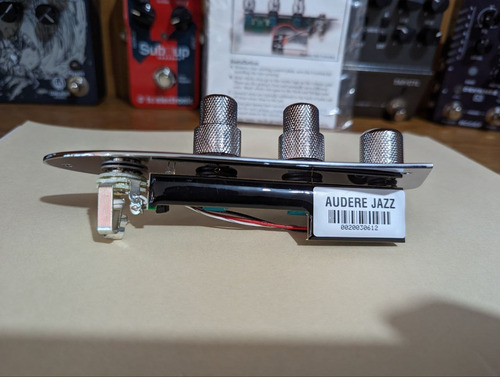 Preamplificador De Bajo Tipo Jazz Audere Jazz Bass Preamp 3b (Usado)