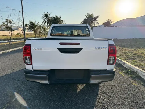 Toyota Hilux 2.7 Cabina Doble Sr Mt