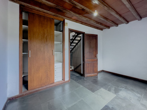 Casa En Pocitos, 3 Dormitorios, 2 Baños Con Parrillero