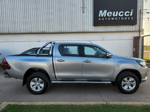 Imagen 3 de 10 de Toyota Hilux Sr 4x4