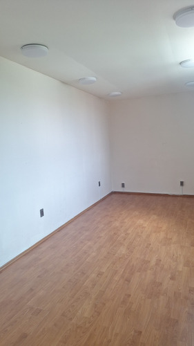 Rento Bonita Oficina En 2 Piso, Baño Privado Y Acceso Libre