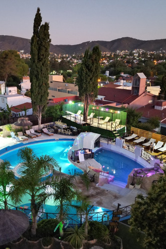 Imagen 6 de 29 de Vendo Complejo De 11 Cabañas En Villa Carlos Paz, A 9 Cdras Ctro Y 3 Del Río, Gym, Spa, Restobar, 4 Piscinas, Jacuzzi Climatizado, Hidromasaje, Toboganes Acuáticos, Gruta, Barras