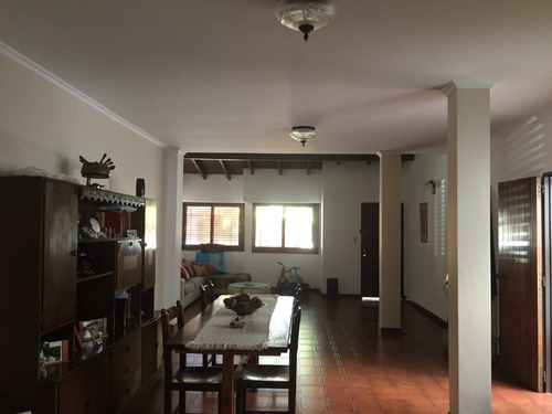 Casa En Venta De 3 Dormitorios En La Plata