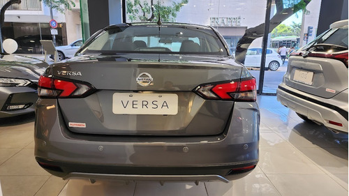 Imagen 13 de 25 de Nissan Versa Exclusive (c)
