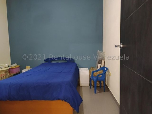 Imagen 8 de 12 de Townhouse En Venta En El Limon 22-13309 Jcm