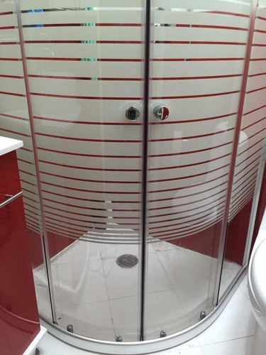 Imagen 4 de 7 de Cancel De Baño Ovalada 90x90 Con Franjas Biseladas