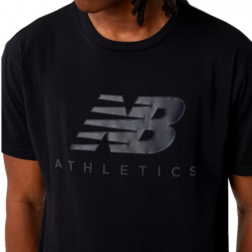 Remera New Balance  Athil Grapnic Log Mt23503 Bk  Hombre