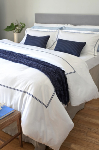 Funda Nórdica 400 Hilos De Algodón Línea Istanbul Queen Size Color Blanco con línea azul