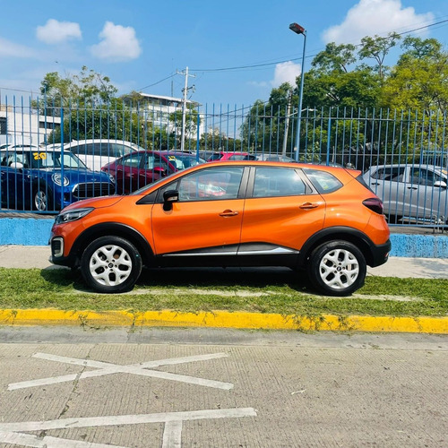 Imagen 4 de 15 de Renault Captur Intens Manual 2018