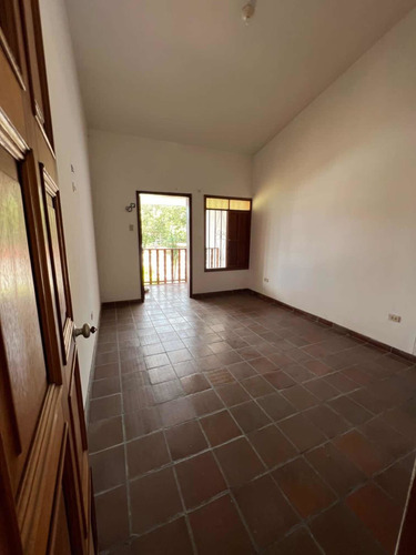 Imagen 9 de 16 de Amr Vende Espaciosa Y Bella Casa En La Urb. Merida